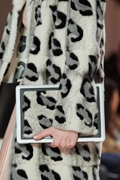 Look 16